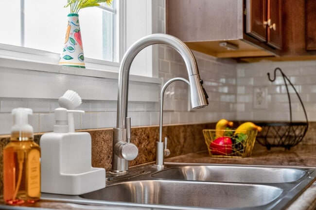 Building Photo - 1961 Creek Bank Dr