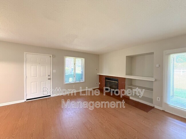 Building Photo - 1831 J Julian Ln