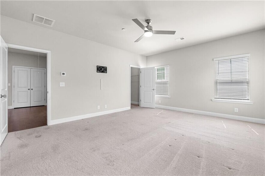 Building Photo - 156 Adams Cir