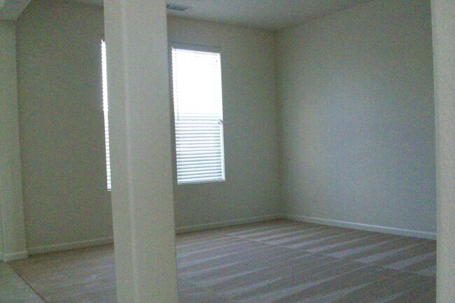 Building Photo - Wonderful  Lennar Home in De Andera