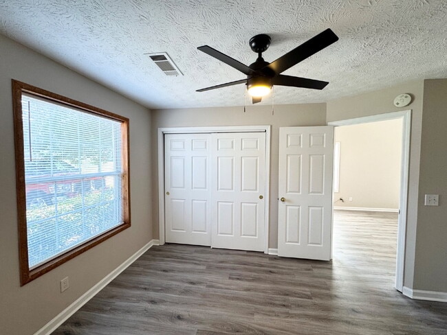 Building Photo - Charming 2 Bed/2 Bath Home in Woodstock – ...