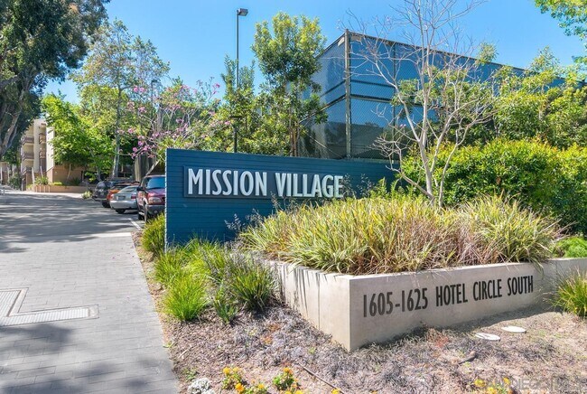 Condo Entrance - 1605 Hotel Cir S