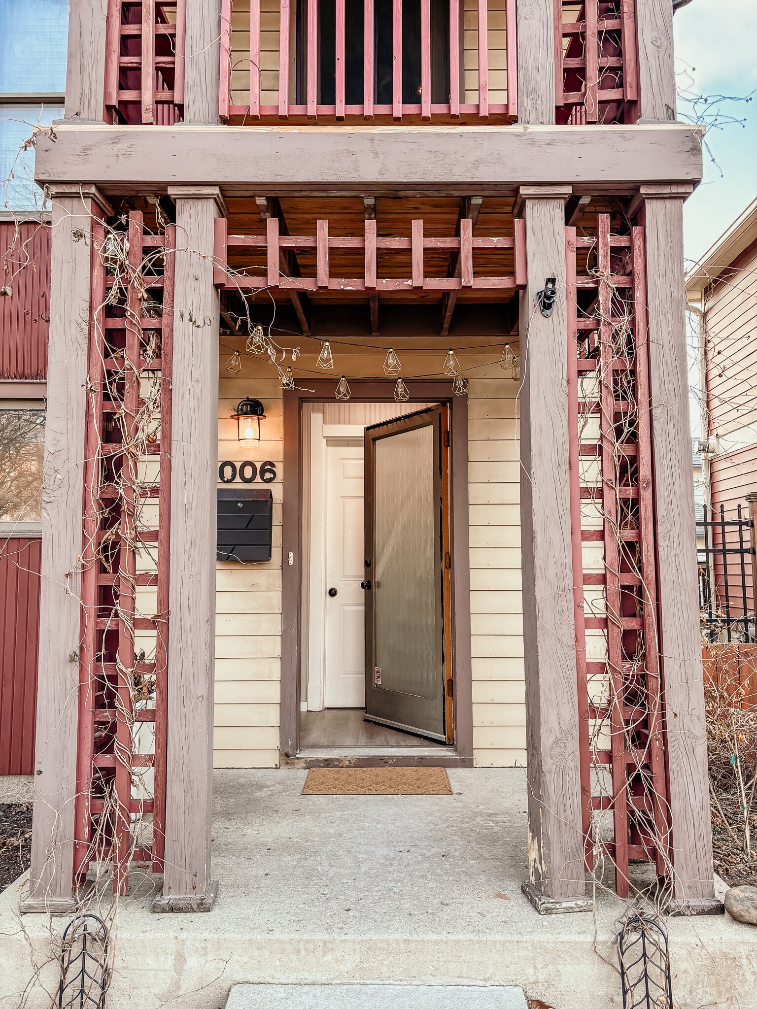 Private, front entrance - 1006 N New Jersey St