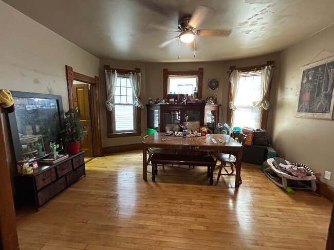 Building Photo - 2519 N Bartlett Ave