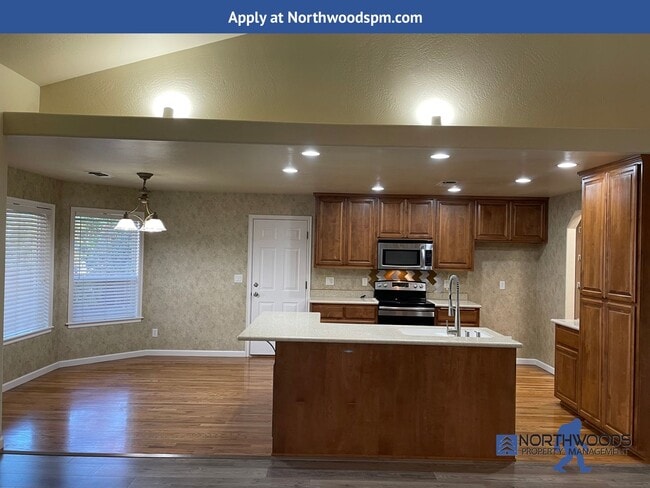 Building Photo - Lots of Room- 3 Bedroom 2 Bath Home with B...