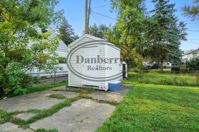 Building Photo - 1126 Searles Rd