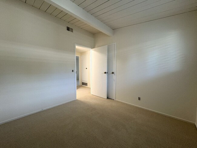 Building Photo - Charming Palo Alto Home with Beautiful Landscaping!