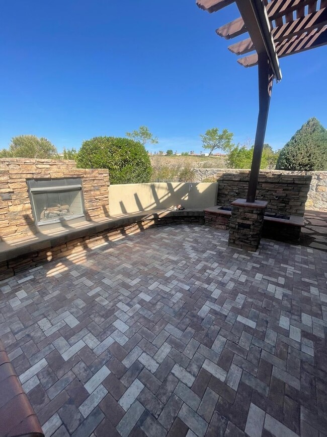 Building Photo - Gorgeous home in The Boulders at Sonoma Ra...