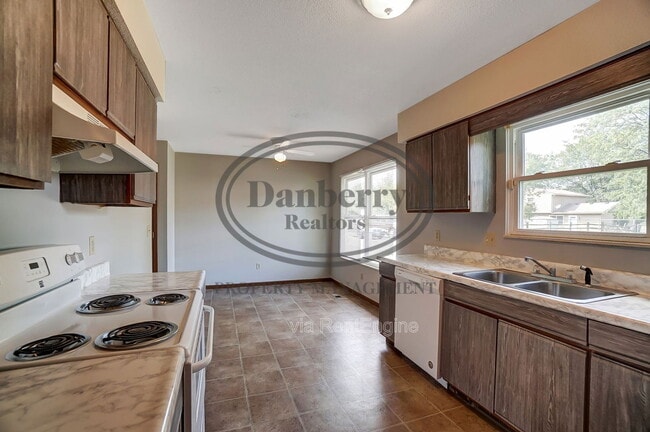 Building Photo - 3540 Willow Run Dr