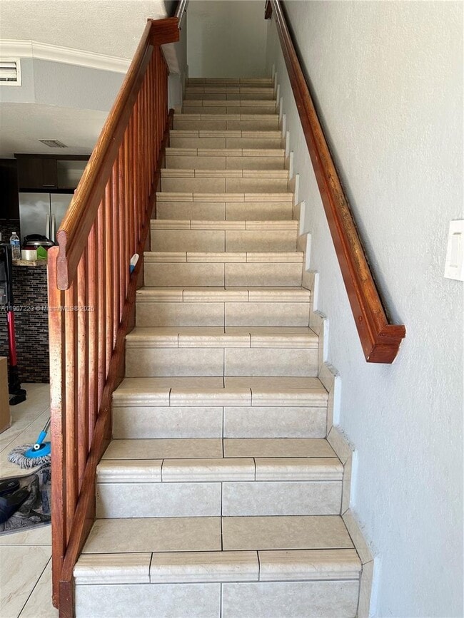 Building Photo - 1300 W 53rd St