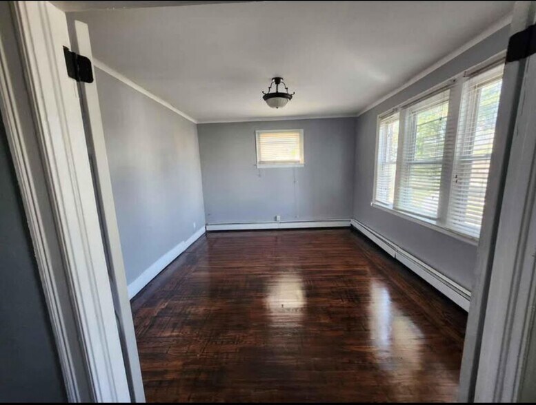 Building Photo - 71 Westland St