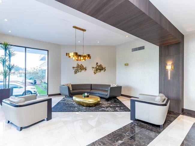 Building Photo - 20505 E Country Club Dr