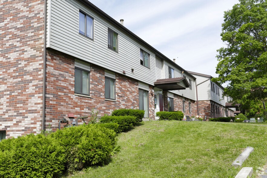 Logan Hills Apartments 1201 S 27th St Altoona PA 16602 Apartment Finder