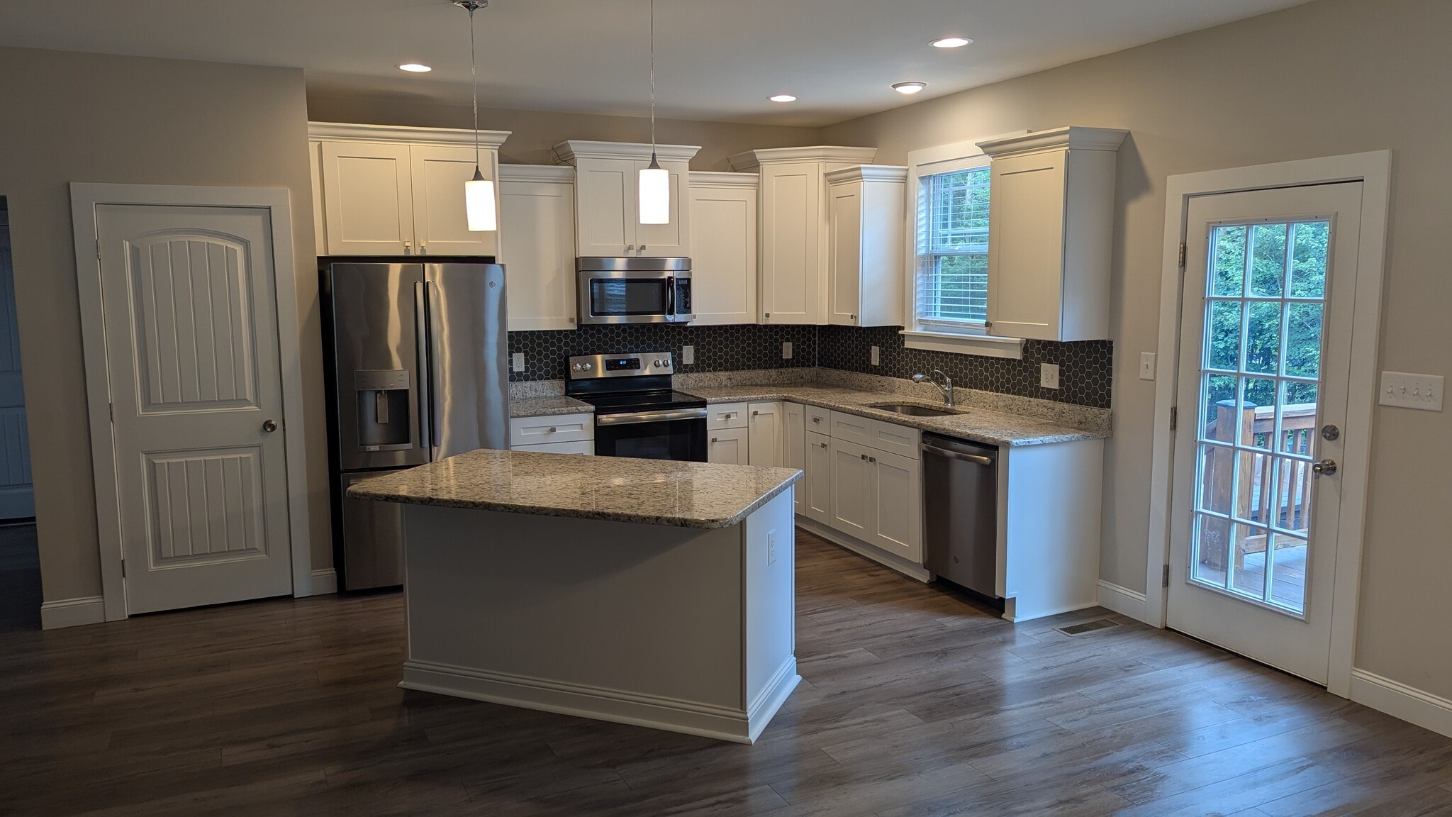 Building Photo - 6821 Ingleside Dr