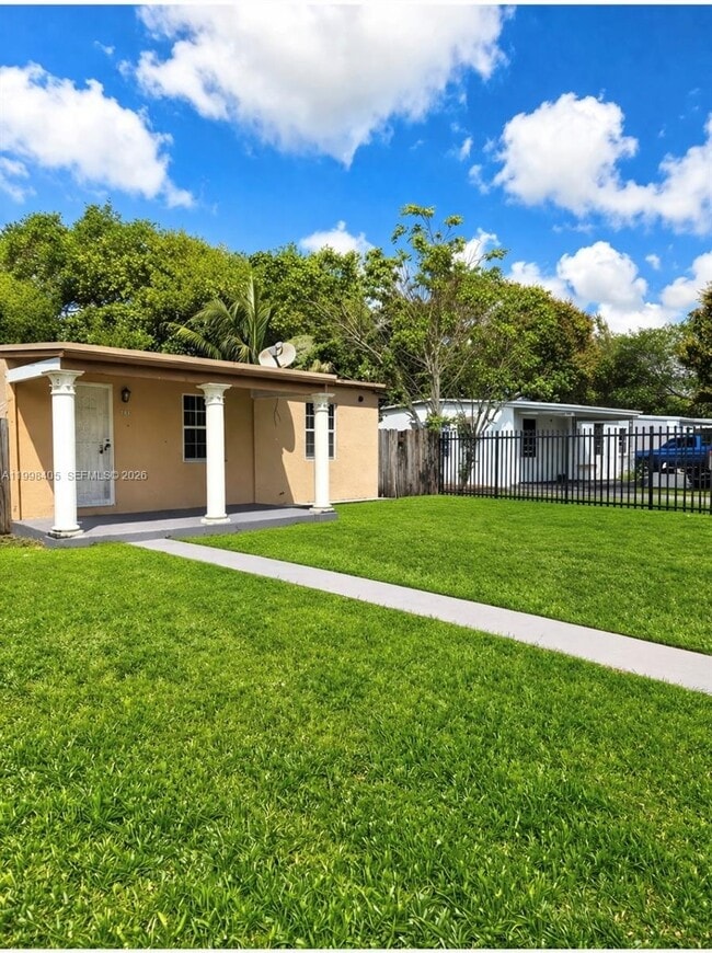 Building Photo - 1831 Rutland St