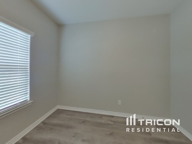 Building Photo - 714 Barbary Ln