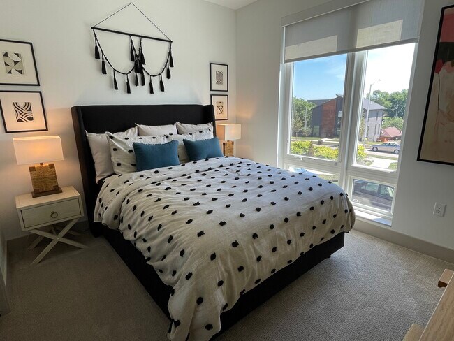 Building Photo - 2501 Troost Ave