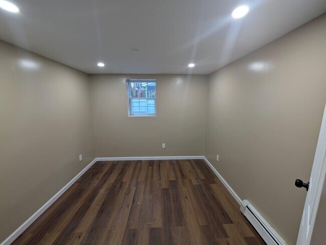 Building Photo - 145 Lewis Ln