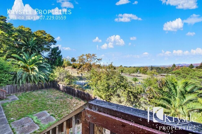 Building Photo - Spacious apartment with laundry hookups