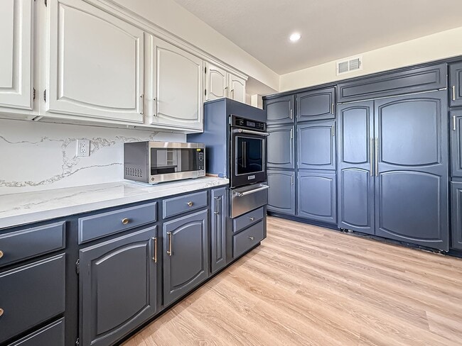 Building Photo - Upgraded Calabasas 4BR w/pool + spa, views + solar panels!