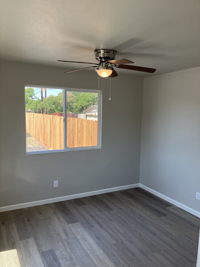 Building Photo - Fully Renovated 1-Bedroom!