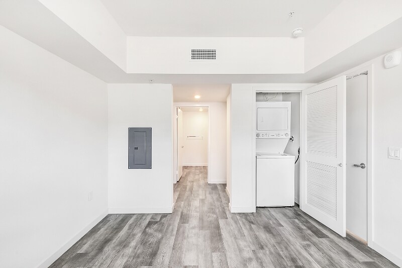 Building Photo - 1249 W 39th Pl