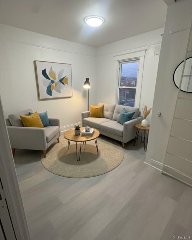 Building Photo - 3581 Eastchester Rd