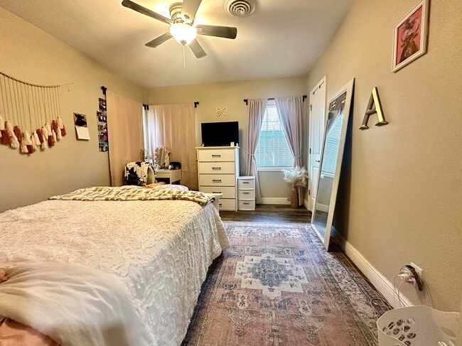 Building Photo - 2512 31st St