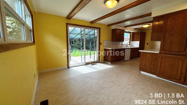 Building Photo - Vibrant 3BD | 1.5BA Home w/ Yard - SE Portland