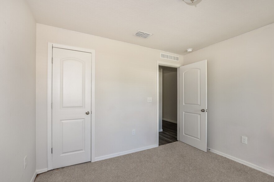 Building Photo - 28 Pitt Ln