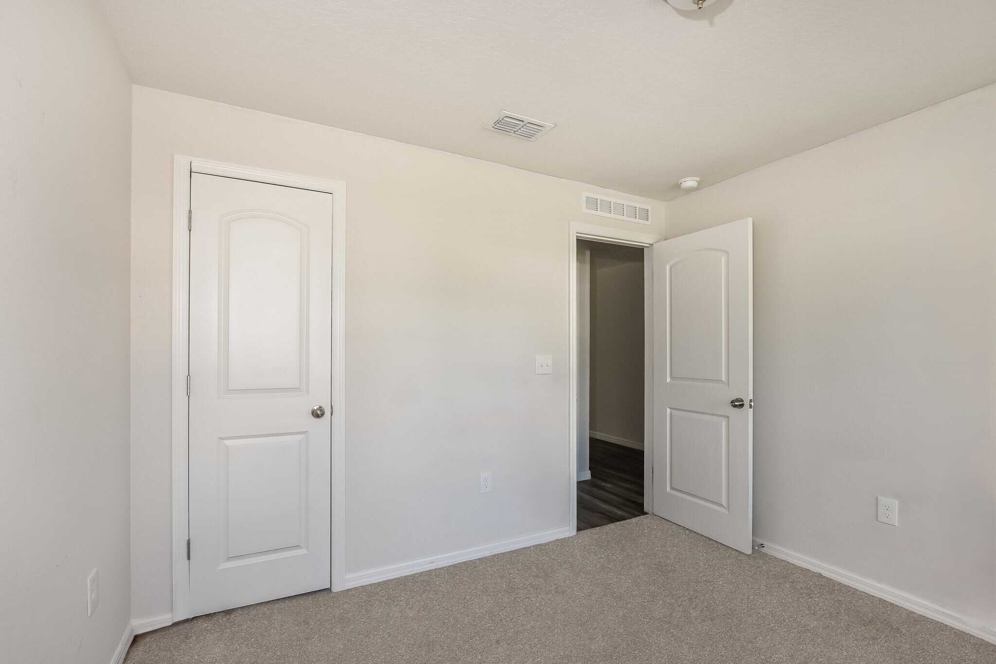 Building Photo - 15 Princess Luise Ln