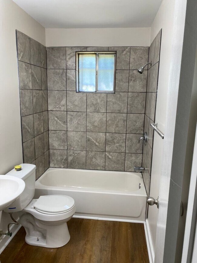 Building Photo - 2583/2585 Oxford