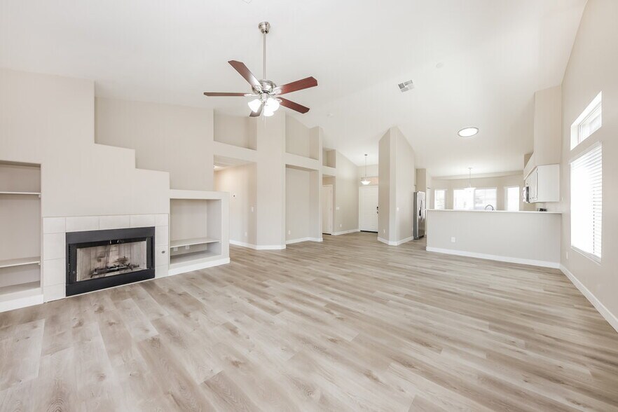 Building Photo - 7533 W Jenan Dr