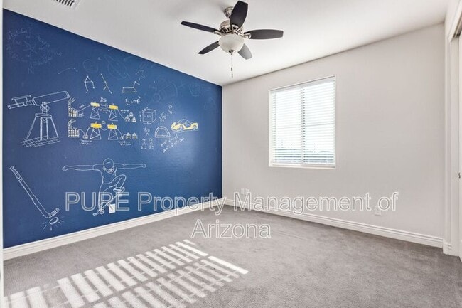 Building Photo - 2902 E Ebony Dr