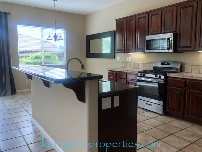 Building Photo - Stunning, 3 Bed, 2 Bath, +Office, Home near Gayaldo Park in Rocklin!