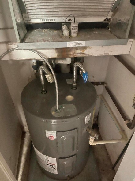 Building Photo - 770 Lori Dr