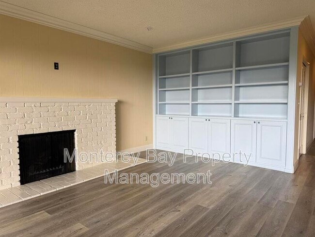 Building Photo - 31 Del Mesa Carmel