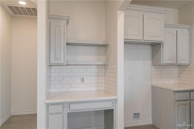 Building Photo - 405 Rio Red St