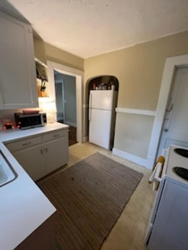 Building Photo - 2 Bed Duplex Corner of Armstrong and Samford