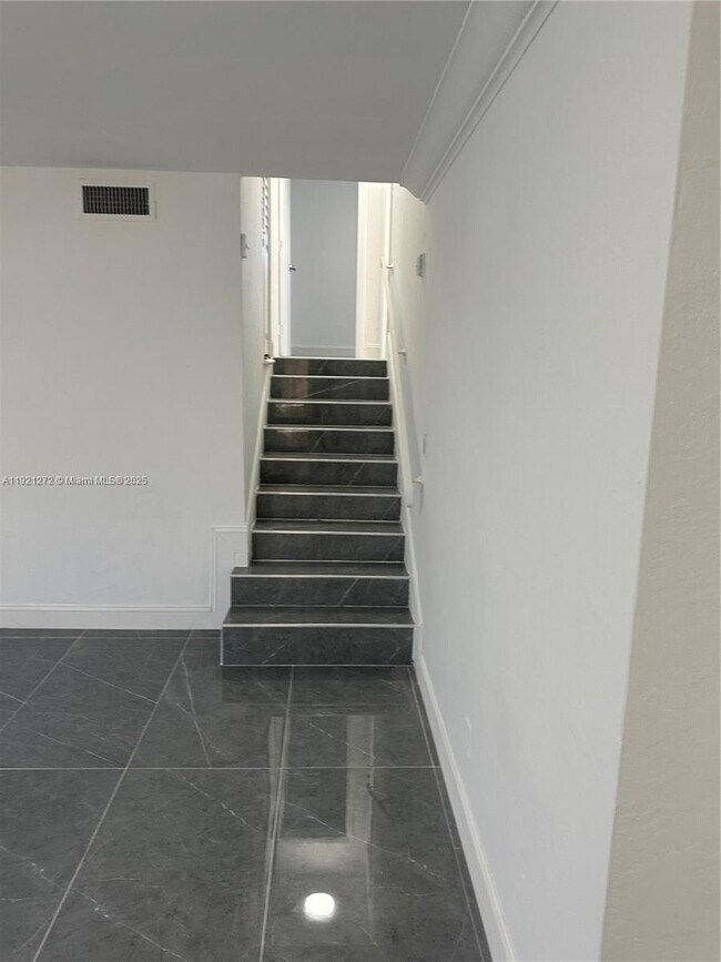 Building Photo - 102 NE 122nd St