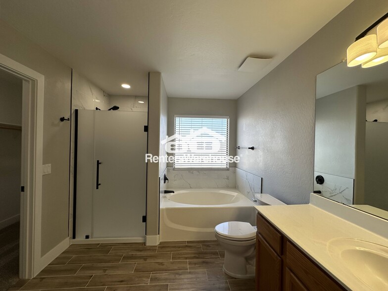 Building Photo - 10992 W Manzanita Dr