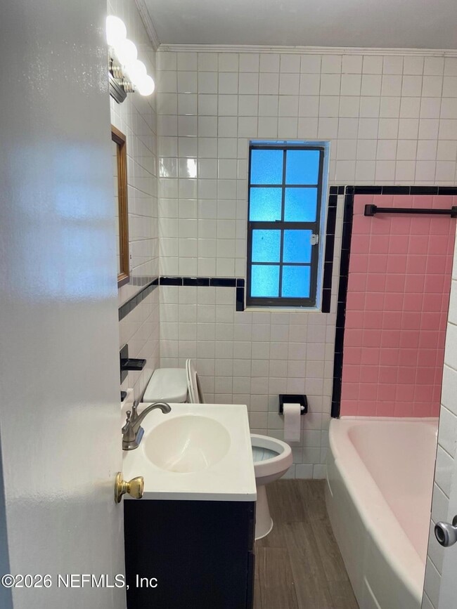 Building Photo - 8929 MacArthur Ct S