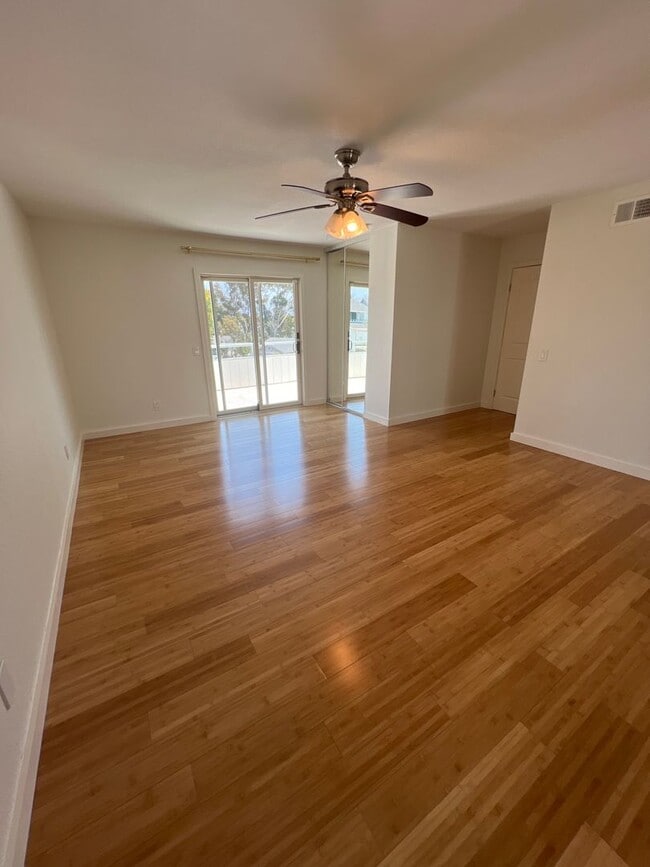 Building Photo - Stunningly Upgraded 3 Bed/2.5 Bath Home