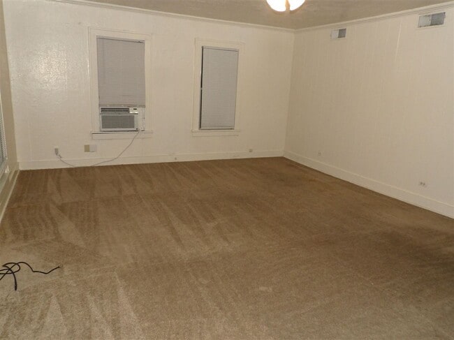 Building Photo - 716 NW Ferris Ave