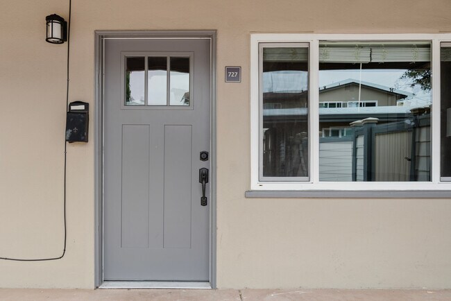 Building Photo - 727 Layne Ct