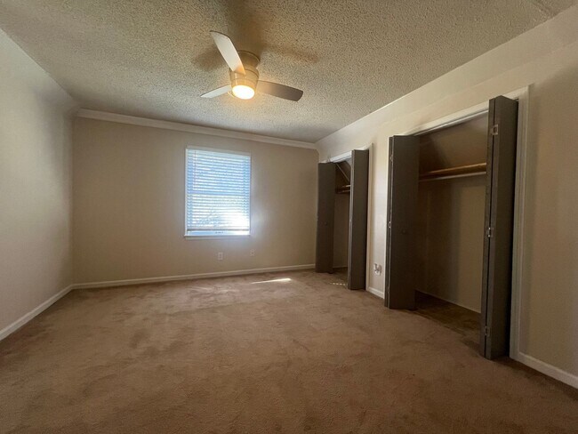 Building Photo - Fabulous 4 Bedroom 3 Bathroom Home with Pr...