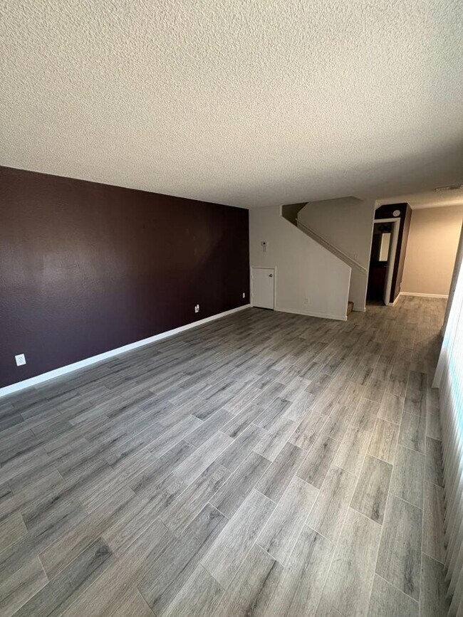 Building Photo - 15650 N 19th Ave
