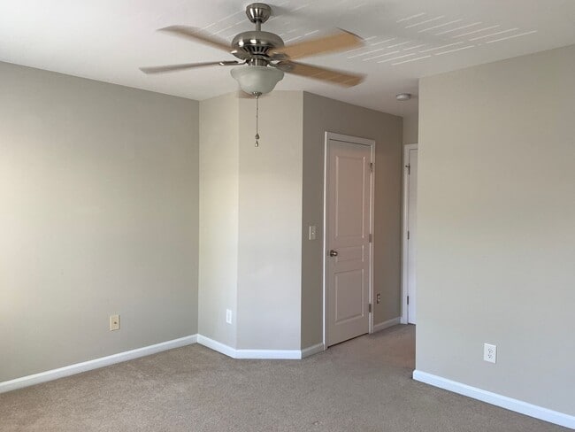 Building Photo - Perfectly Located 2 Bedroom Suite Townhome...