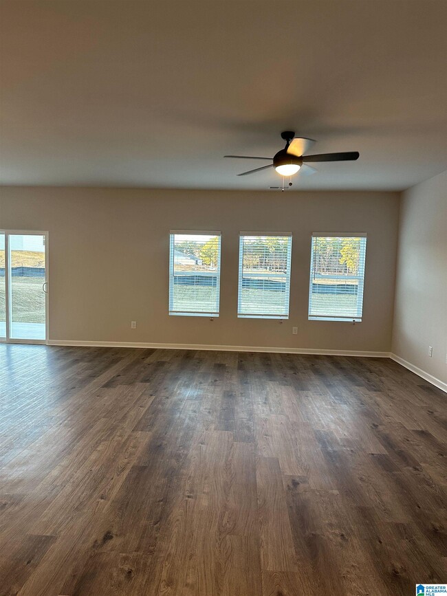 Building Photo - 184 Dogwood St