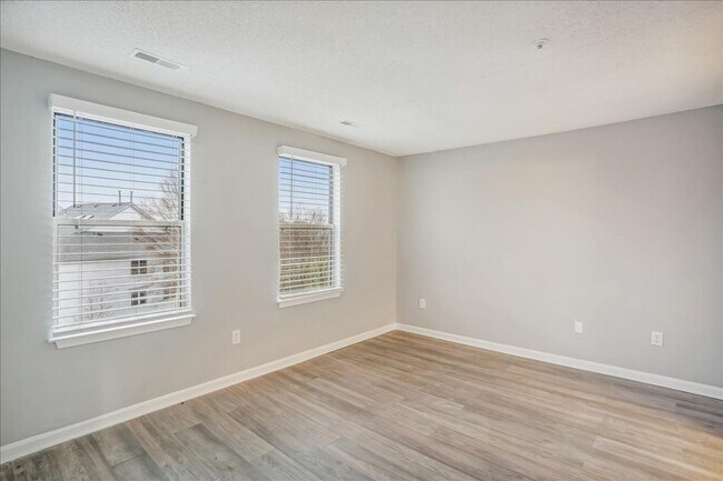 Building Photo - Great 3+2+ Loft in Germantown!